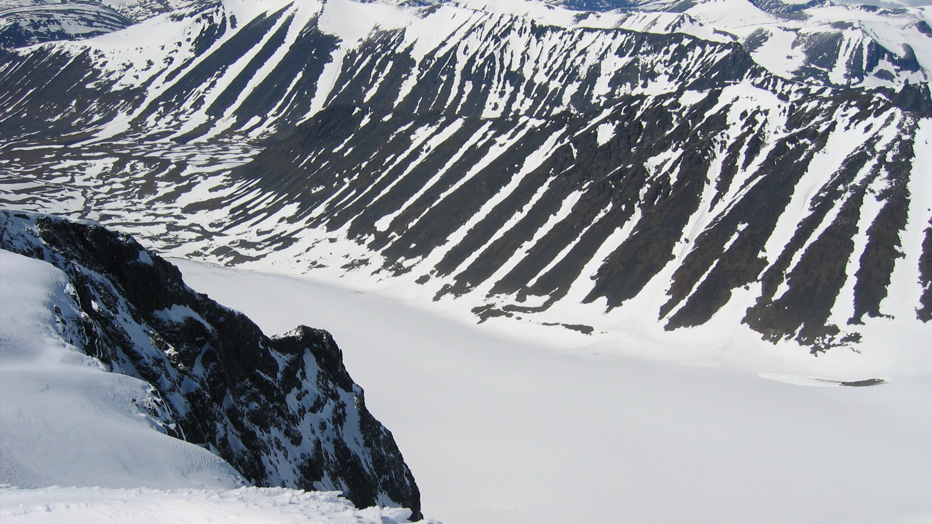 Kebnekaiselta Rabotin jäätikölle 700 metrin pudotus