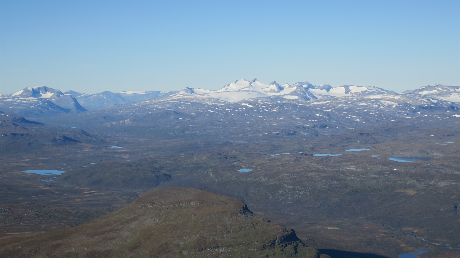 Norjan puolella näkyivät Ippocohkka 1727 m ja Storsteinsfjellet 1894 m